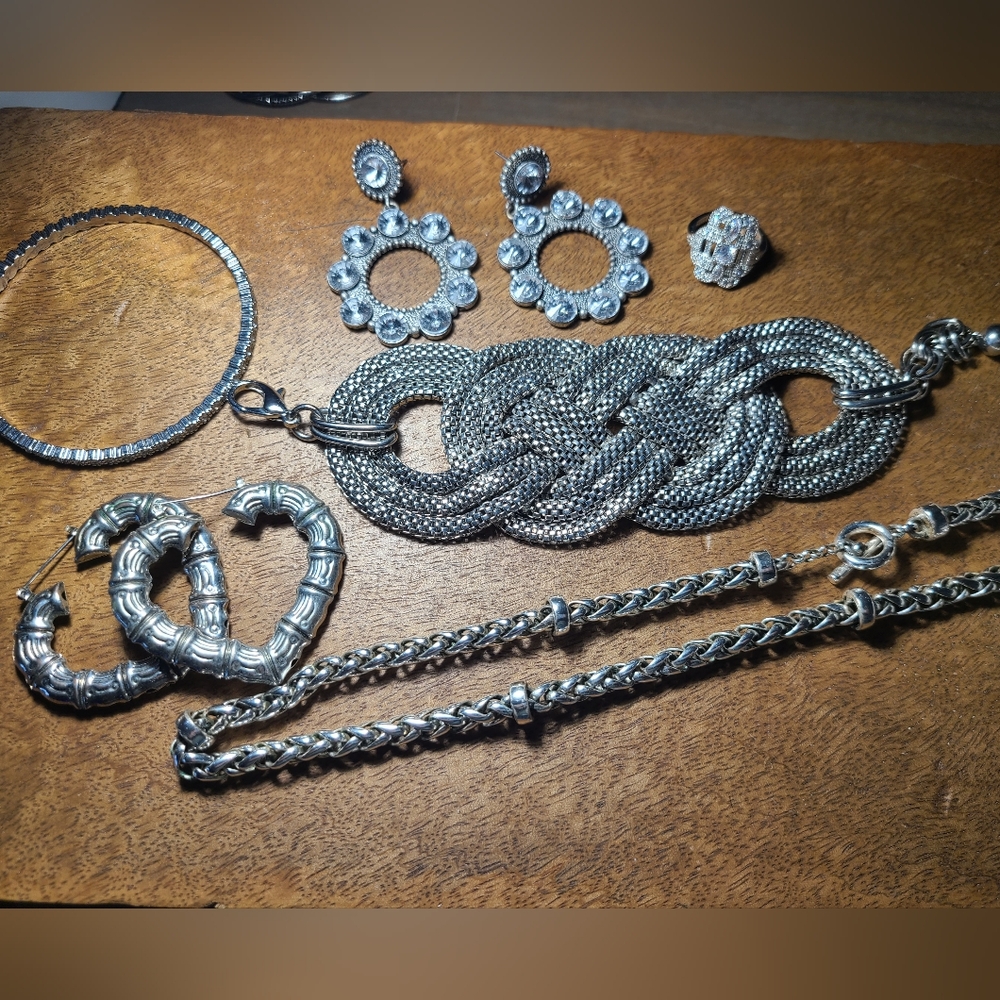 Lot of silver toned fashion jewelry